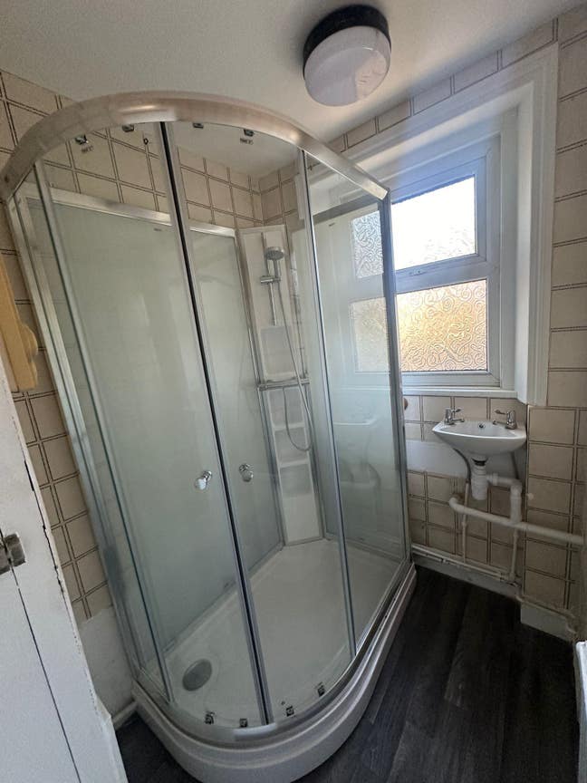 Very large Shared house in NW10 newly refurbished  Main Photo