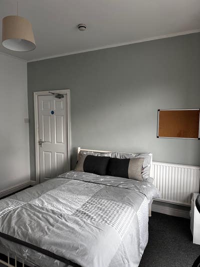 Large Double Room Uplands  Main Photo