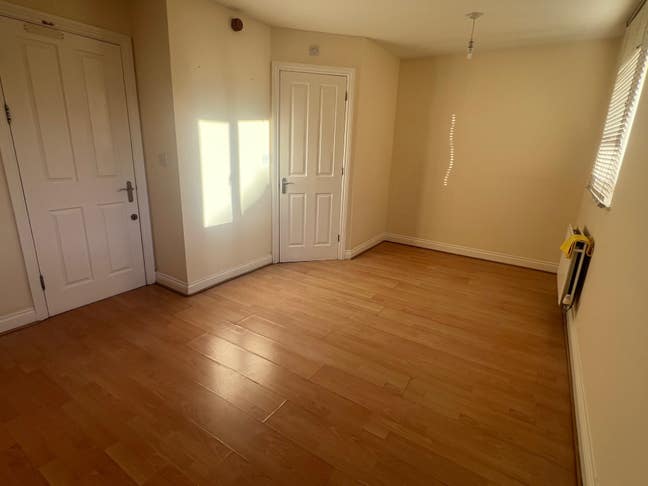 Room To Let - Close to Solent University and Town Main Photo