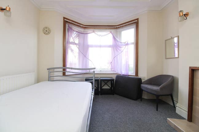 Double room in Coventry road Main Photo