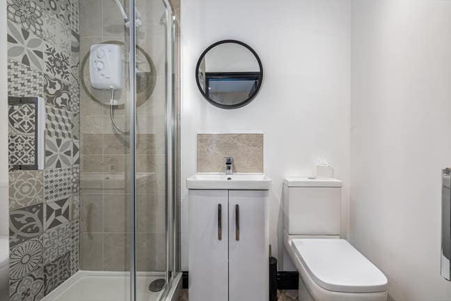 "Stunning Ensuite Double in a Converted Church" Main Photo