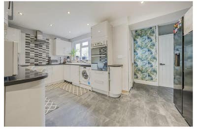 Rooms available Modern lovely home! Main Photo