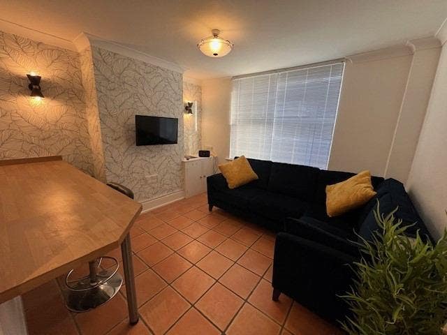 Great location within town centre Main Photo