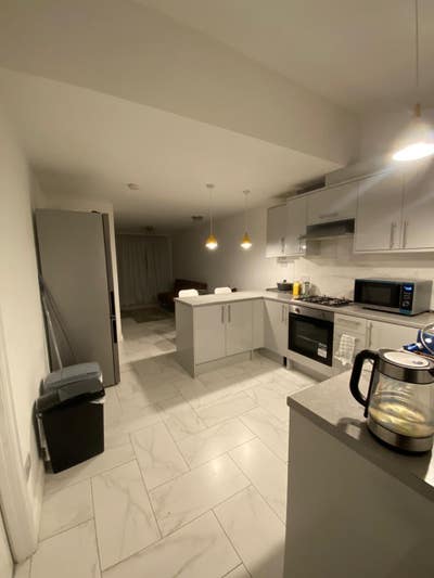 Newly Redecorated 5Bed  House with a Bit of Luxury Main Photo