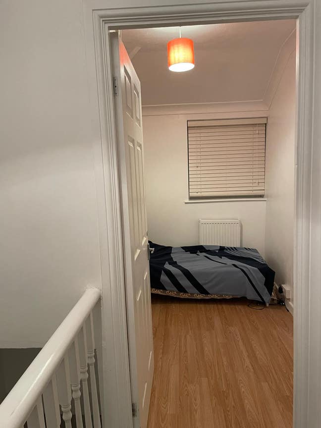 Single bed Room near Grammar school  Main Photo