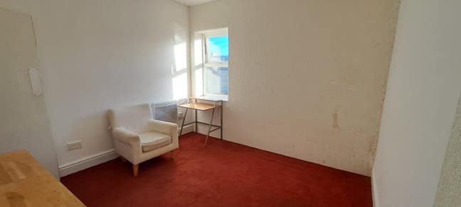 Independent self contained flat with kitchen&bath Main Photo