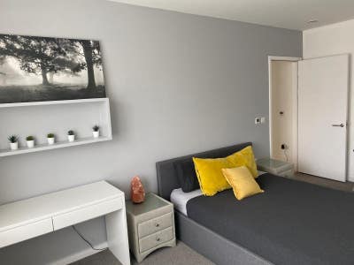 Large Sunny Double En-Suite – Muswell Hill Main Photo
