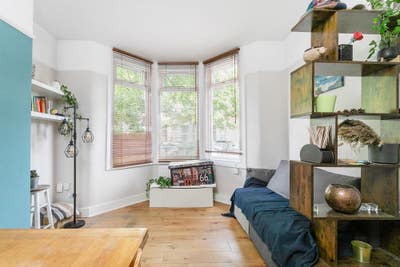 Double room in a 2-bed garden flat Main Photo