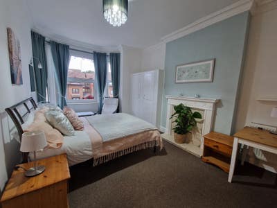 Lovely large room Main Photo