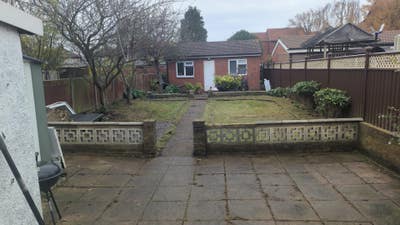 Studio room in rear garden &pound;1250 in Hounslow West Main Photo