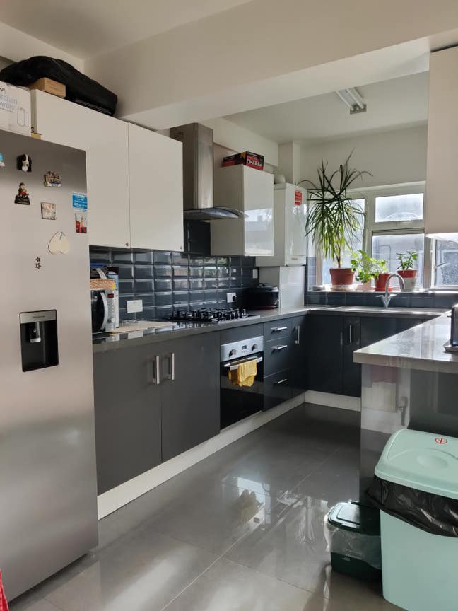 Fully Furnished Double Room – Female Professional Main Photo