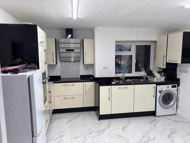 Georgous newly renovated house to share Main Photo