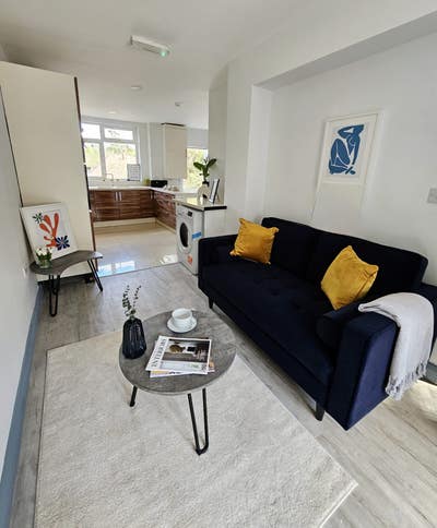 ✨ Stylish En-Suite Room in LE3 | Avail. NOW Main Photo