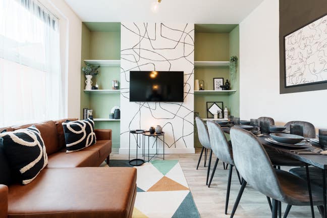 Spacious Double Room bills inc - 1st week FREE  Main Photo