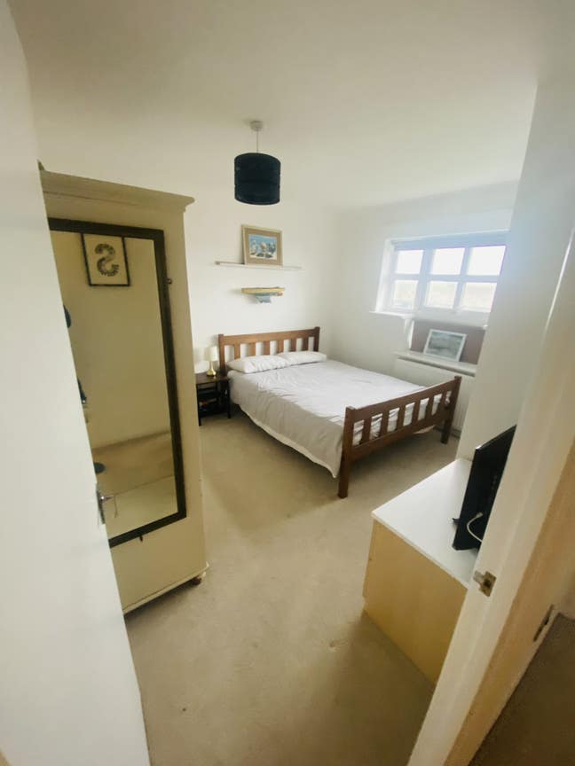 Bedroom with ensuite in spacious Shoreham flat Main Photo