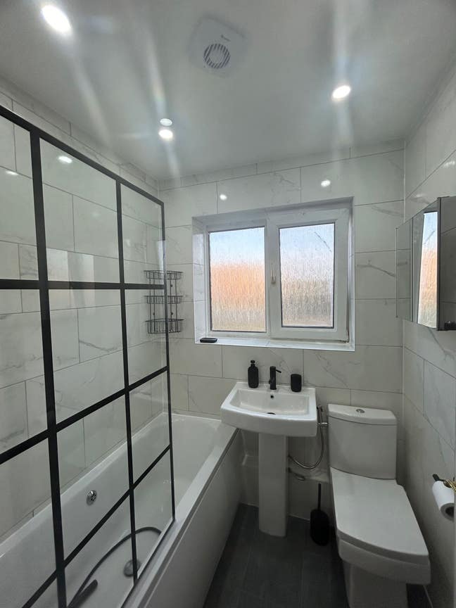 £700 all inclusive double room  Main Photo