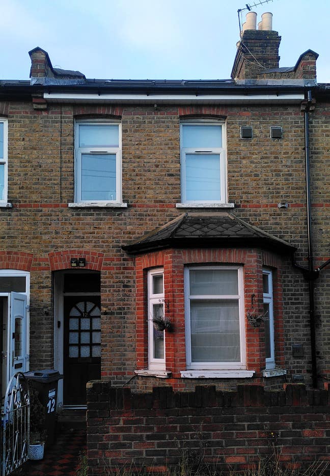 Room available in family home Main Photo