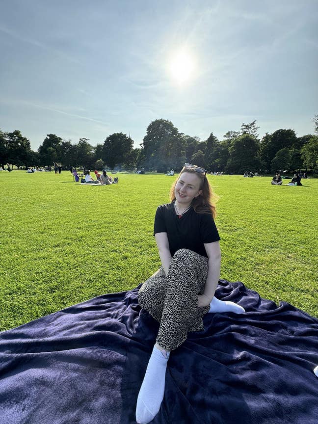 I’m a single female professional tenant Main Photo