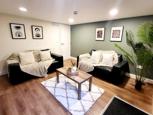 Double Furnished Room in Woodhouse Main Photo