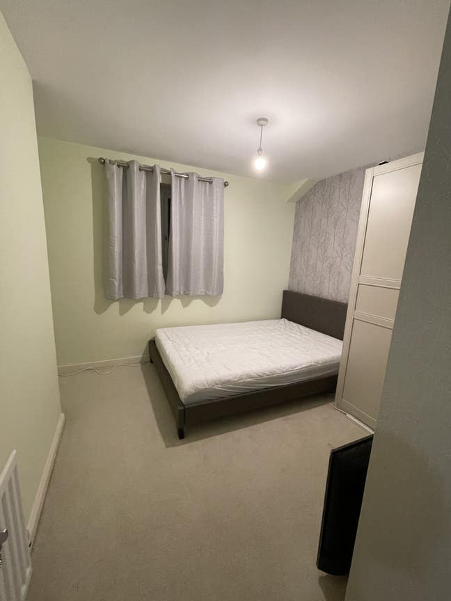 Double room to rent with TV Main Photo