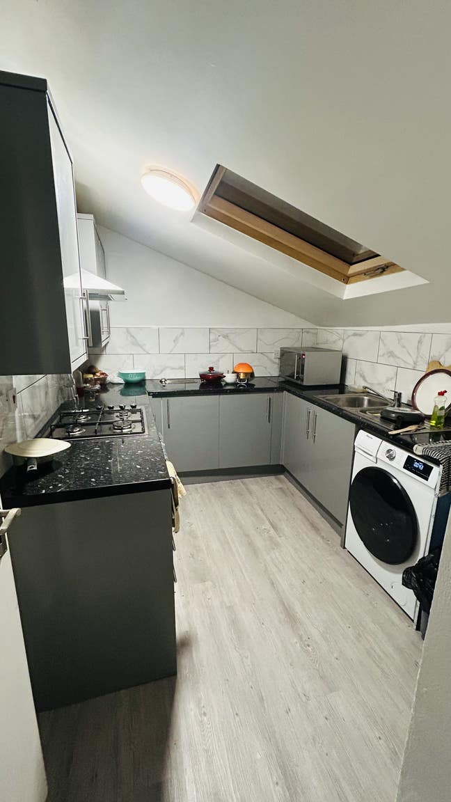 1 box room and single room available  Main Photo