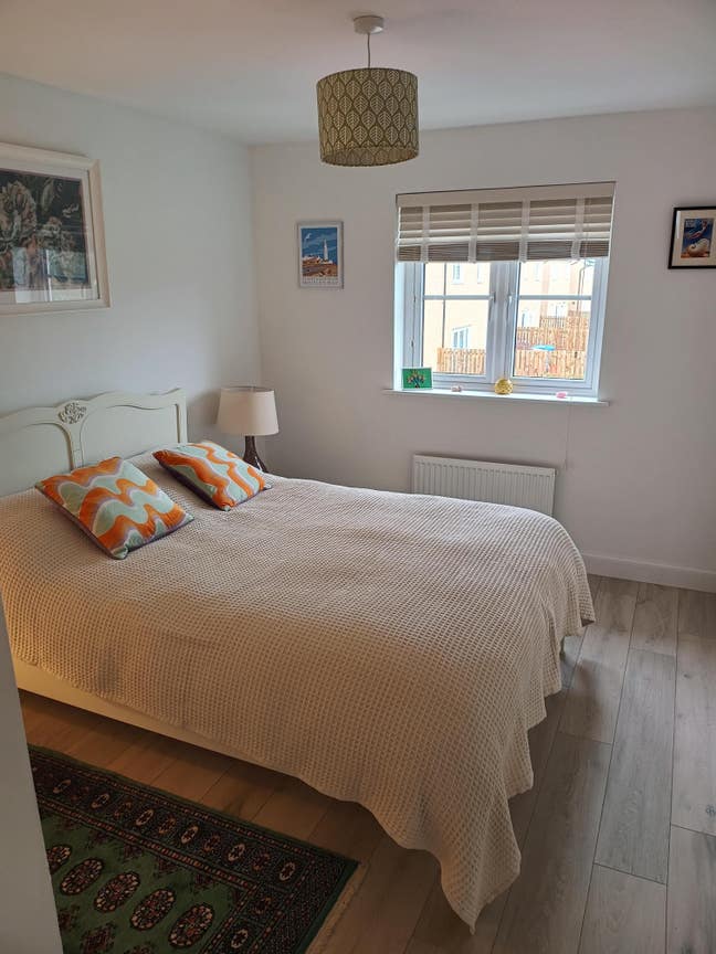 Modern and comfy short term let (double bedroom) Main Photo