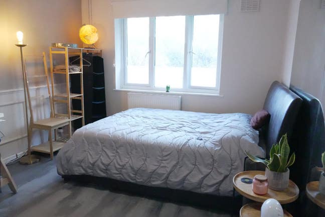 Large Double Room Main Photo