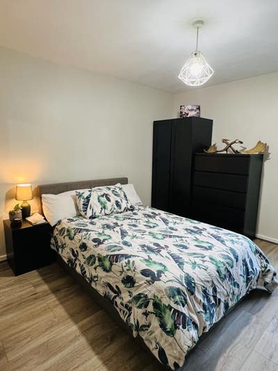 Room to let-10 min walk from Colindale station  Main Photo