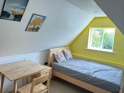 Brand new rooms,easy to city near Redhill,Reigate Main Photo