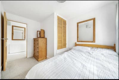 Double Room in South Farnham Main Photo