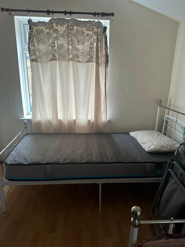 Single bed Main Photo