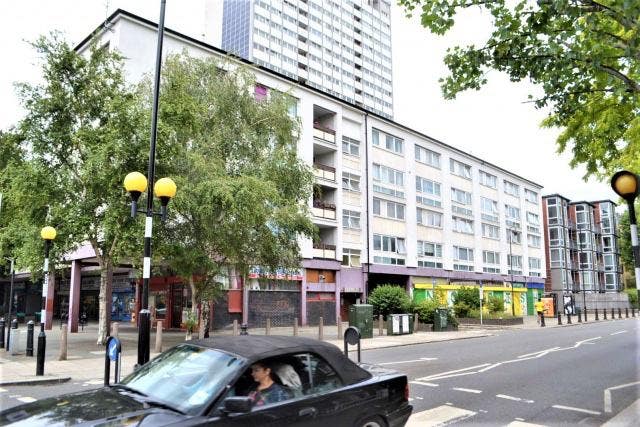 Lovely Double Bedroom in W11 (bills included) Main Photo