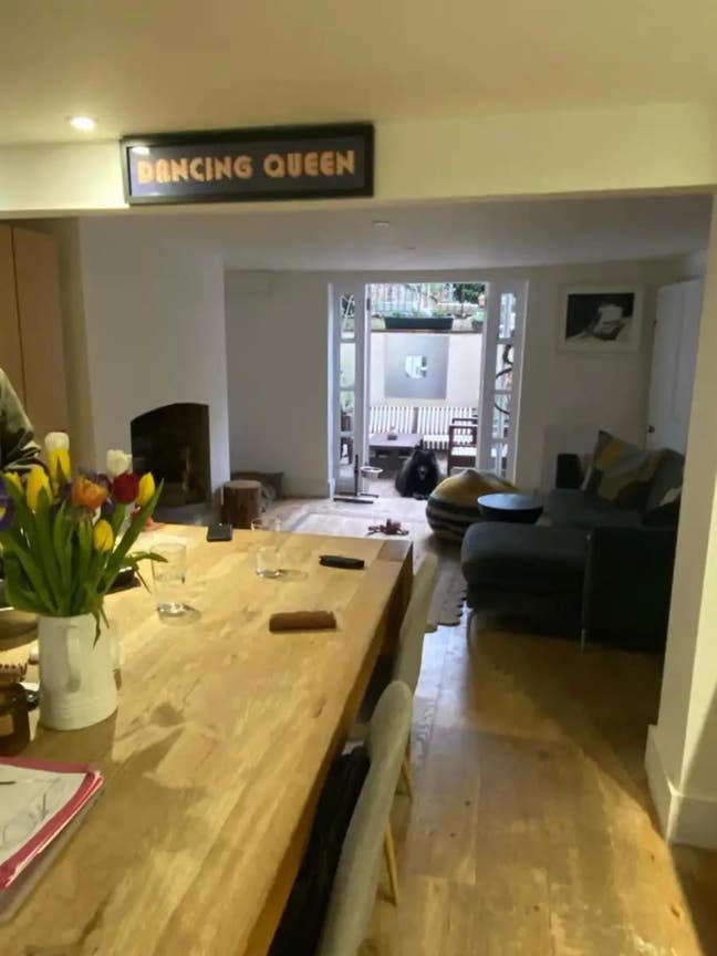 Large double room, with bathroom, central Hertford Main Photo