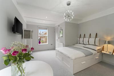Stylish Studio Close to Derby Hospital! Main Photo