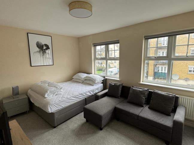Superb, large En-suite double room with parking Main Photo