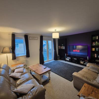 Large Double Room with Modern Ensuit. Main Photo