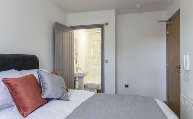 *Live Comfortably: 1-Bed Flatshare Near Cannock Pa Main Photo