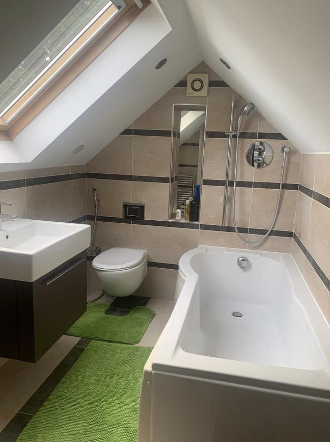 Double Room en suite Pinner Main Photo