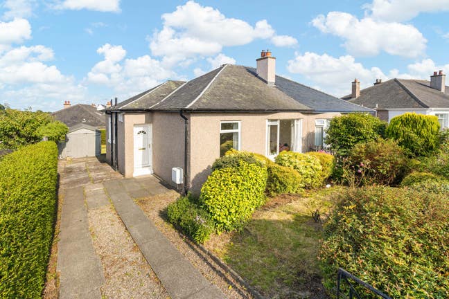 Single bedroom in bungalow with garden Main Photo