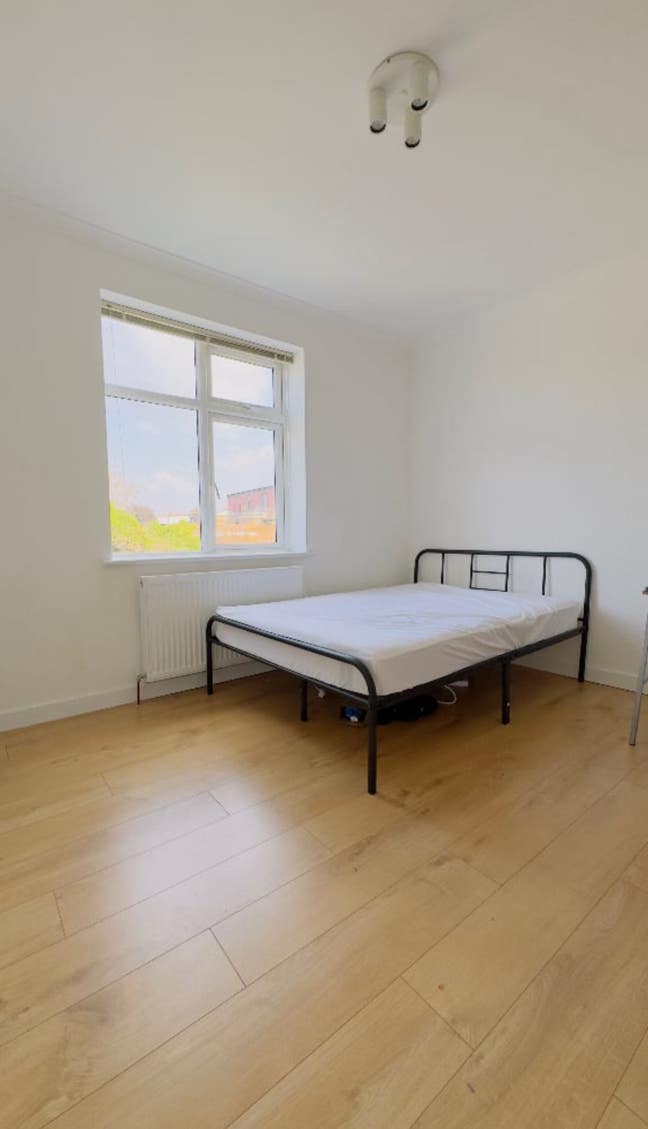 Looking for flatmates  Main Photo