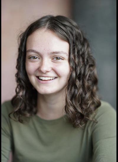 Professional Female seeks a single or double room Main Photo