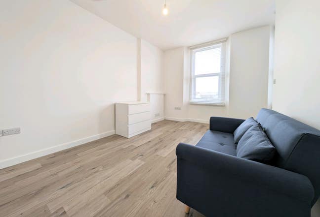 En-Suite with your own Living Room  Main Photo