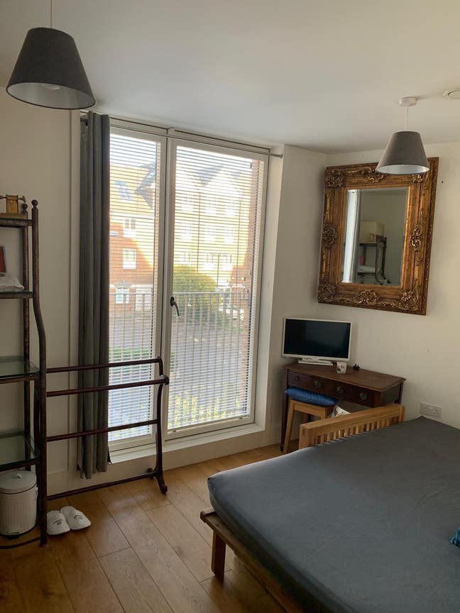 Double Bedroom in new build London Townhouse Main Photo