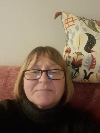 53 year old Female seeks a double room Main Photo
