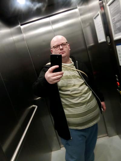 I am a professional male aged 32  I am lookin... Main Photo