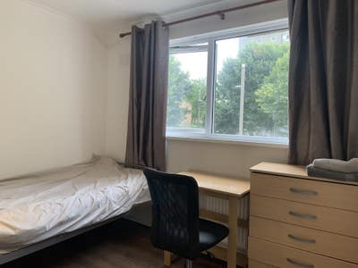 Room, 5mins walk to Stratford station, fast WiFi Main Photo