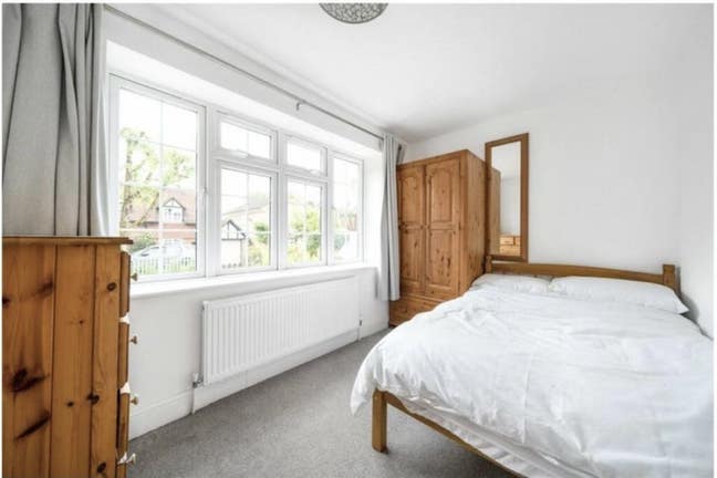 South Farnham - Large double south facing room  Main Photo