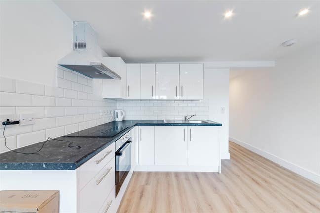 3 BRAND NEW En-Suite to Let in Mitcham  Main Photo