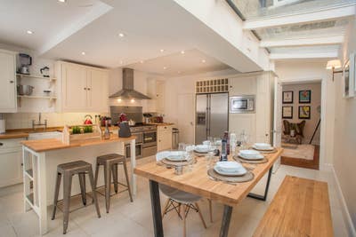 Great Double bedroom right by Clapham South! Main Photo