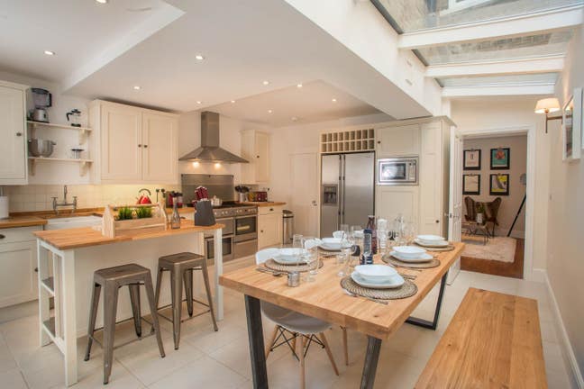 Great Double bedroom right by Clapham South! Main Photo
